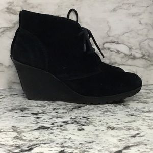 White Mountain Women's Black Ankle Lace Up Booties